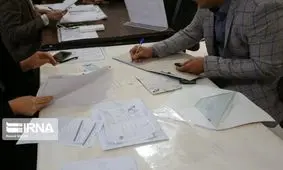 ثبت نام انتخاباتی با بوق و کرنا و همراهی چندصدنفر