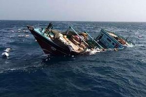 یک فروند لنج باری در آب‌های خلیج فارس غرق شد/ نجات ۵ سرنشین