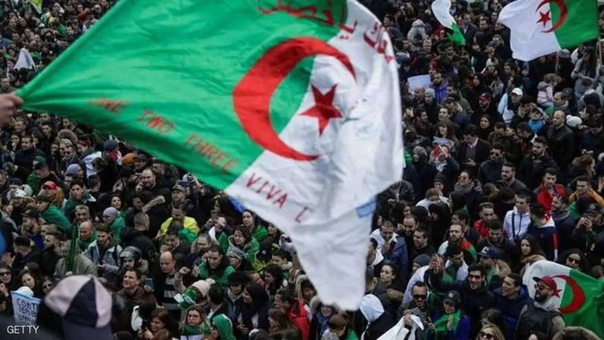وزیر کشور الجزایر معترضان را "خائن و بقایای استعمار" خواند!
