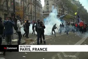 دومین روز اعتصاب‌ها در فرانسه / معترضان که هستند و چه می‌خواهند؟