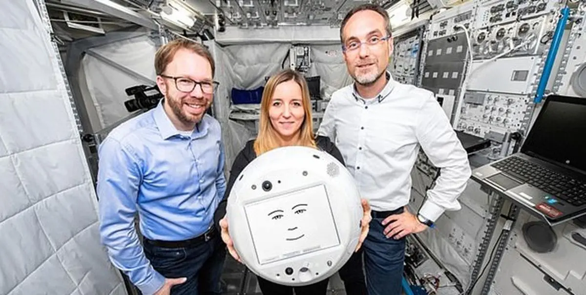 «ربات» هوشمندی که با فضانوردان دوست است + فیلم و عکس