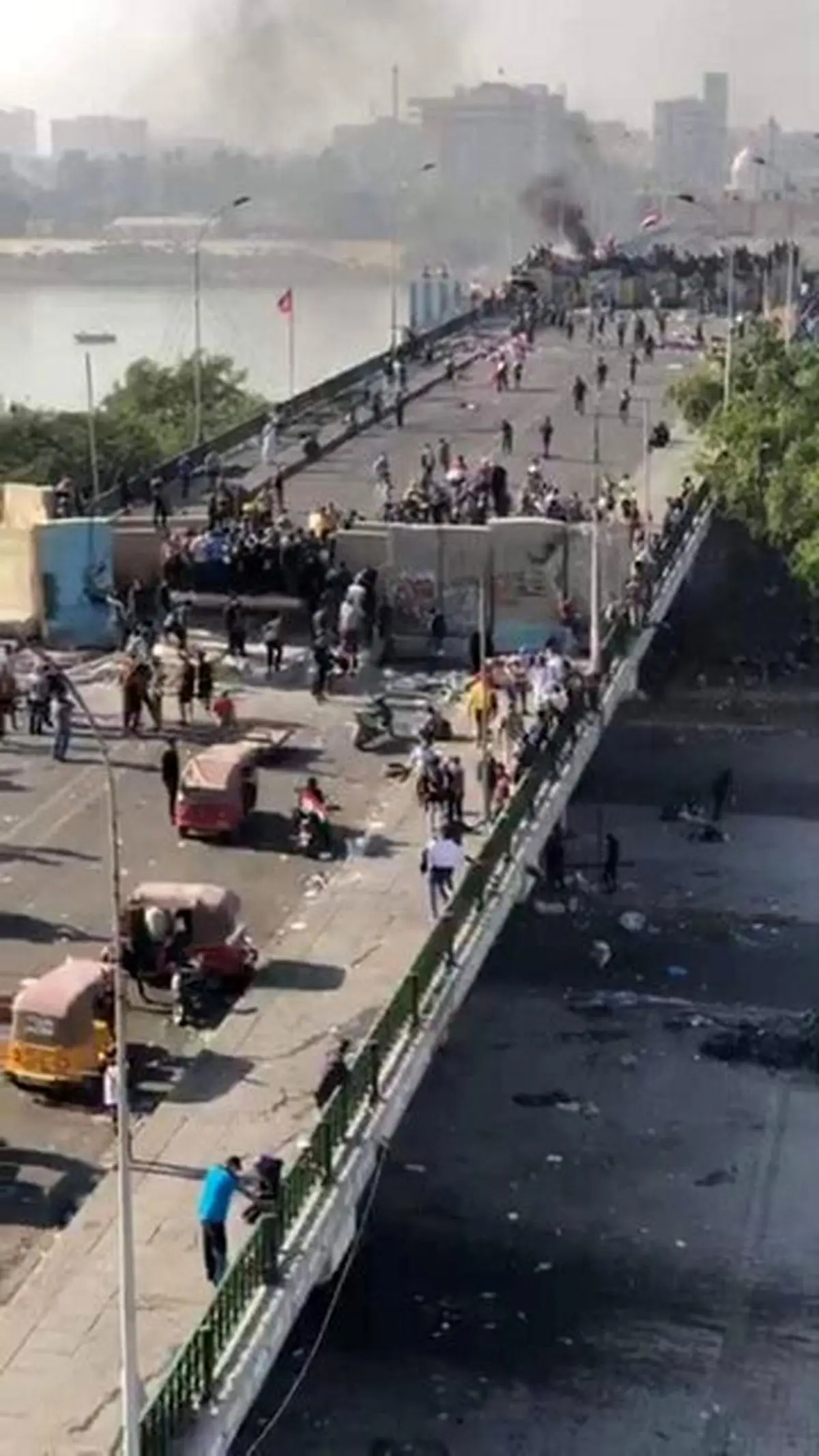 حمله مجدد افراد مسلح به معترضان عراقی در منطقه "السنک" بغداد/ آمریکا و فرانسه محکوم کردند