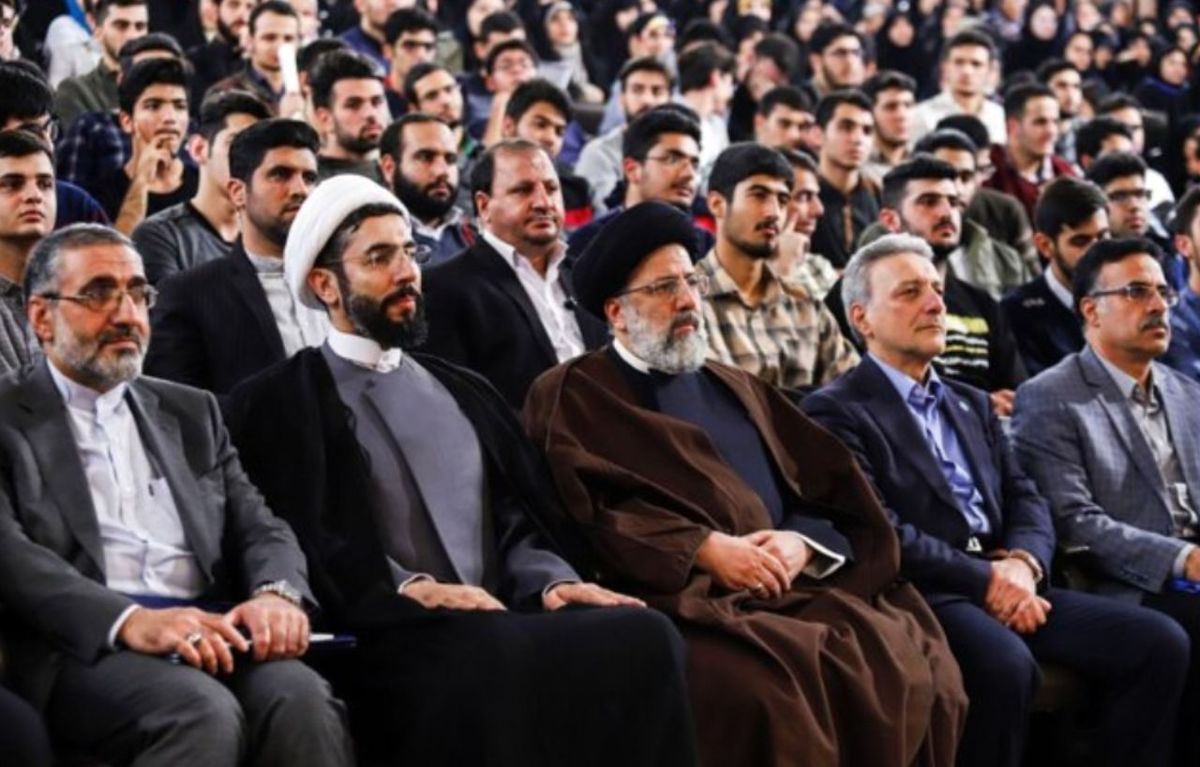 حاشیه و متن سخنرانی رئیسی در دانشگاه / دانشجویان: با آنها که دزدی کردهاند برخورد کنید / رئیسی: فساد در هیچکجای نظام پذیرفتنی نیست / آخرین دانشجوی بازداشتی آزاد شد + فیلم