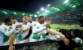 شادی صدرنشین بوندس لیگا بعد از پیروزی بزرگ