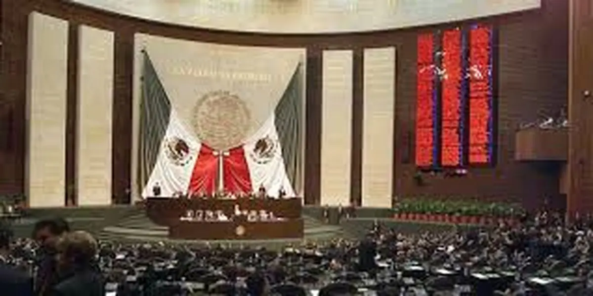 پیام نماینده مجلس در مکزیک بعد از لخت شدن / عکس