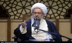 گروهى ‌براى به سُخره کشیدن انتخابات‌ صف ثبت‌نام‌ تشکیل مى‌دهند/چگونه بزرگان ‌براى حل این مشکل تدبیرى نفرموده‌اند‌