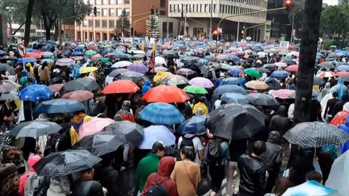 "جنبش چتر" به کلمبیا رسید
