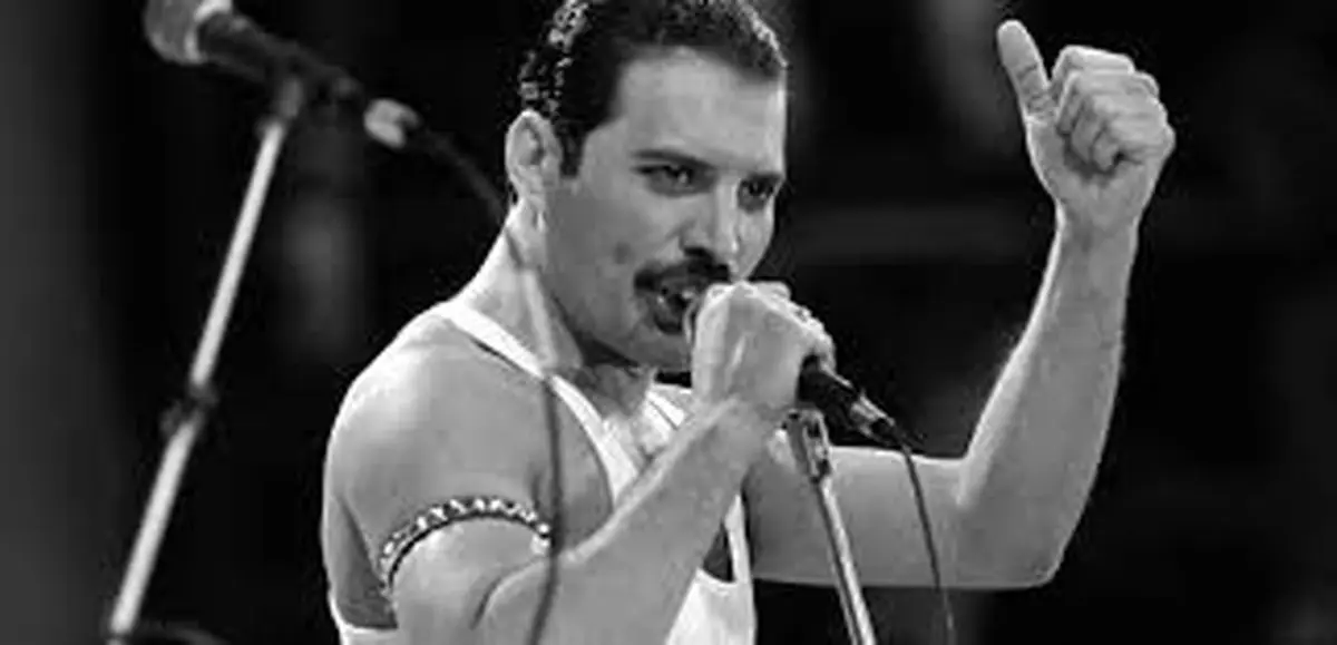 ۲۵ چهره‌ مشهور و هنرپیشه‌هایی که در نقش آن‌ها بازی کردند