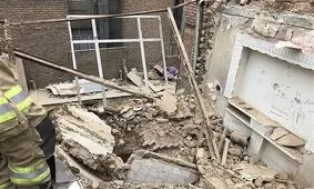 محبوس شدن ۲ کارگر در زیر آوار ساختمانی در تهران‌نو + تصاویر