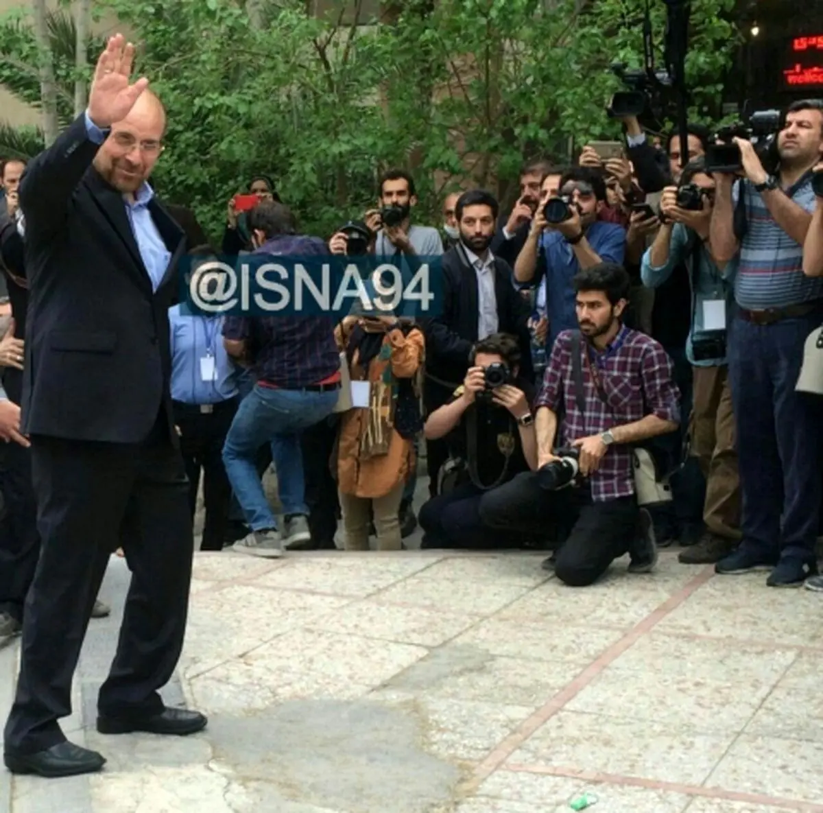 فیلم/ قالیباف برای ثبت نام در انتخابات وارد وزارت کشور شد