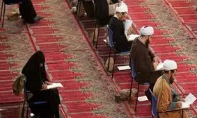 حضور یک داوطلب خانم در آزمون کتبی انتخابات مجلس خبرگان