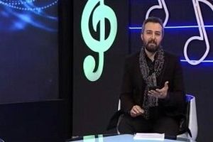 مجری تلویزیون، ساعتی پس از درگذشت پدرش، بدون آن‌که کسی بفهمد، برنامه زنده را اجرا کرد