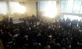 درهای تالار وحدت برای پوشش مراسم تشییع عارف لرستانی باز شد
