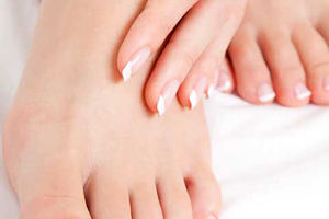 درمان لک‌های قهوه‌ای روی پا با ۲ پیشنهاد ساده