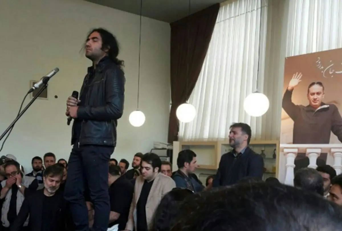 فیلم / رضا یزدانی در مراسم تشییع عارف لرستانی خواند