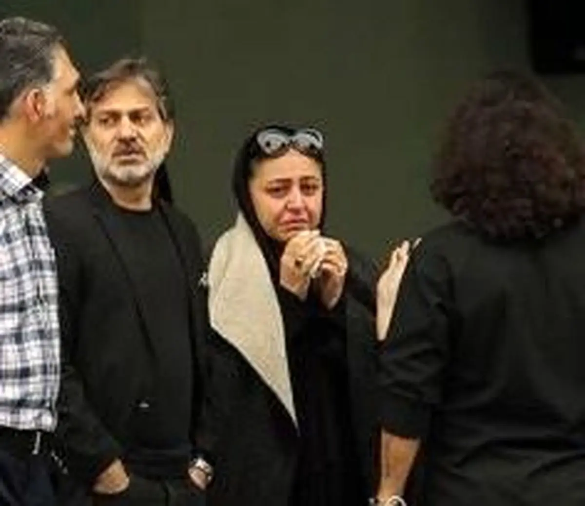 فیلم / سخنان دردناک همسر عارف لرستانی در مراسم تشییع ایشان