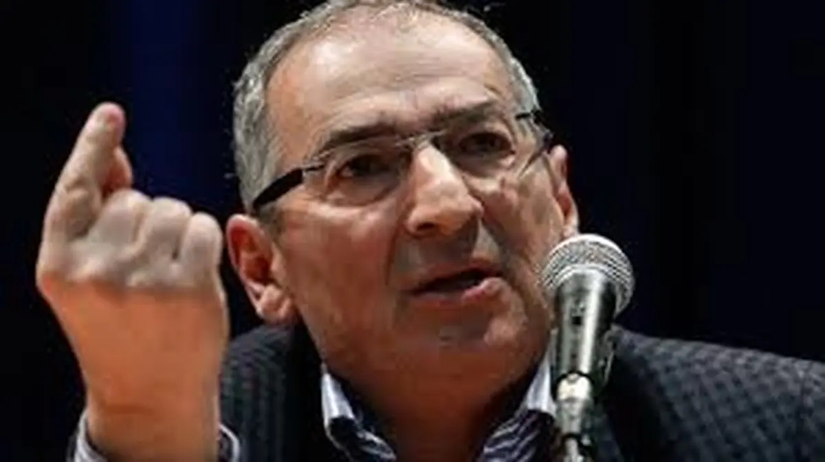 زیباکلام: اصلاح طلبان به‌جای تقاضای استعفا، از روحانی بخواهند واقعیت‌ها را بگوید