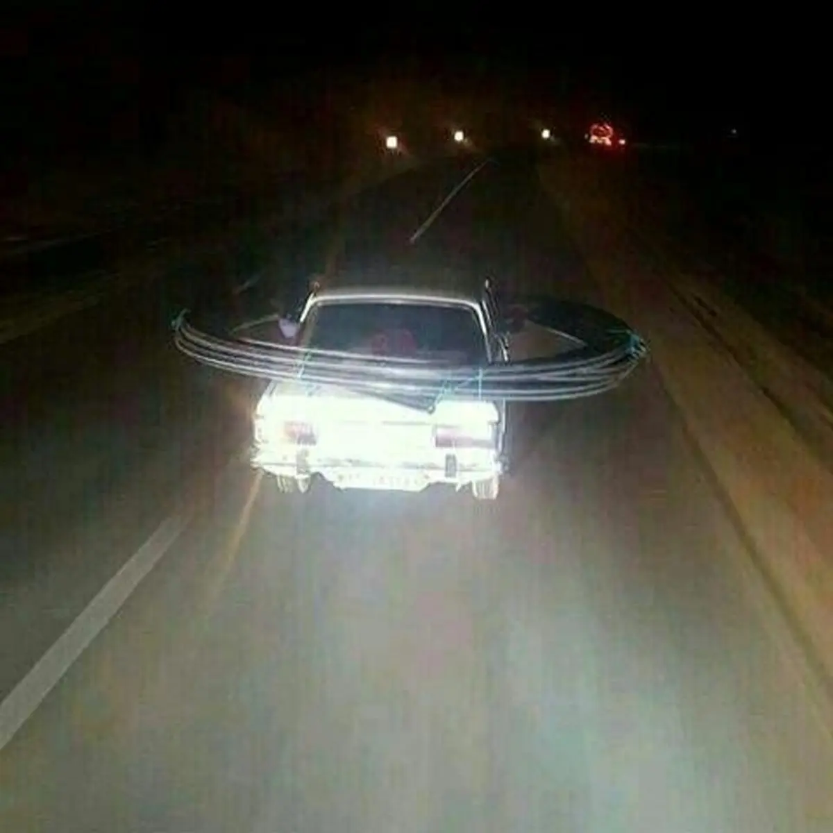 حمل بار خطرناک با پیکان / عکس