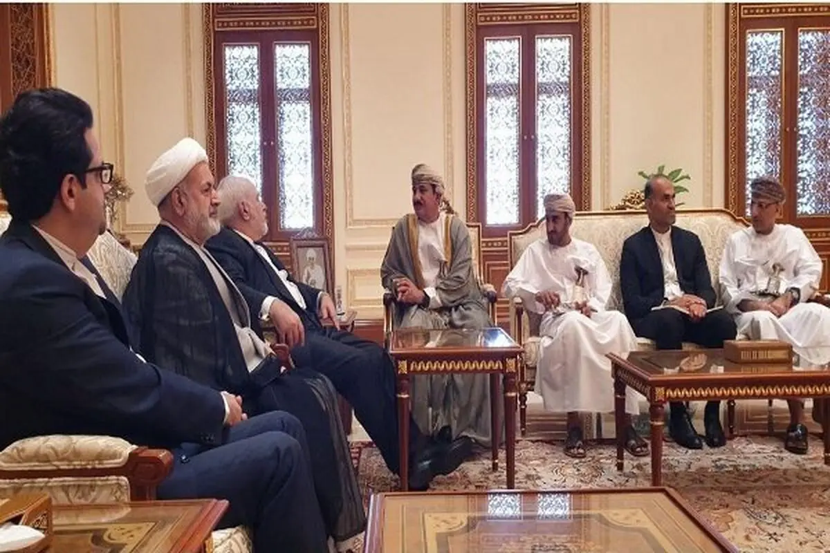 ظریف با وزیر دفتر سلطان قابوس دیدار کرد