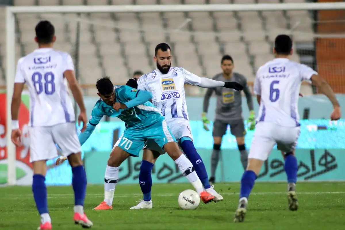 استقلال بدون استراماچونی زور نداشت