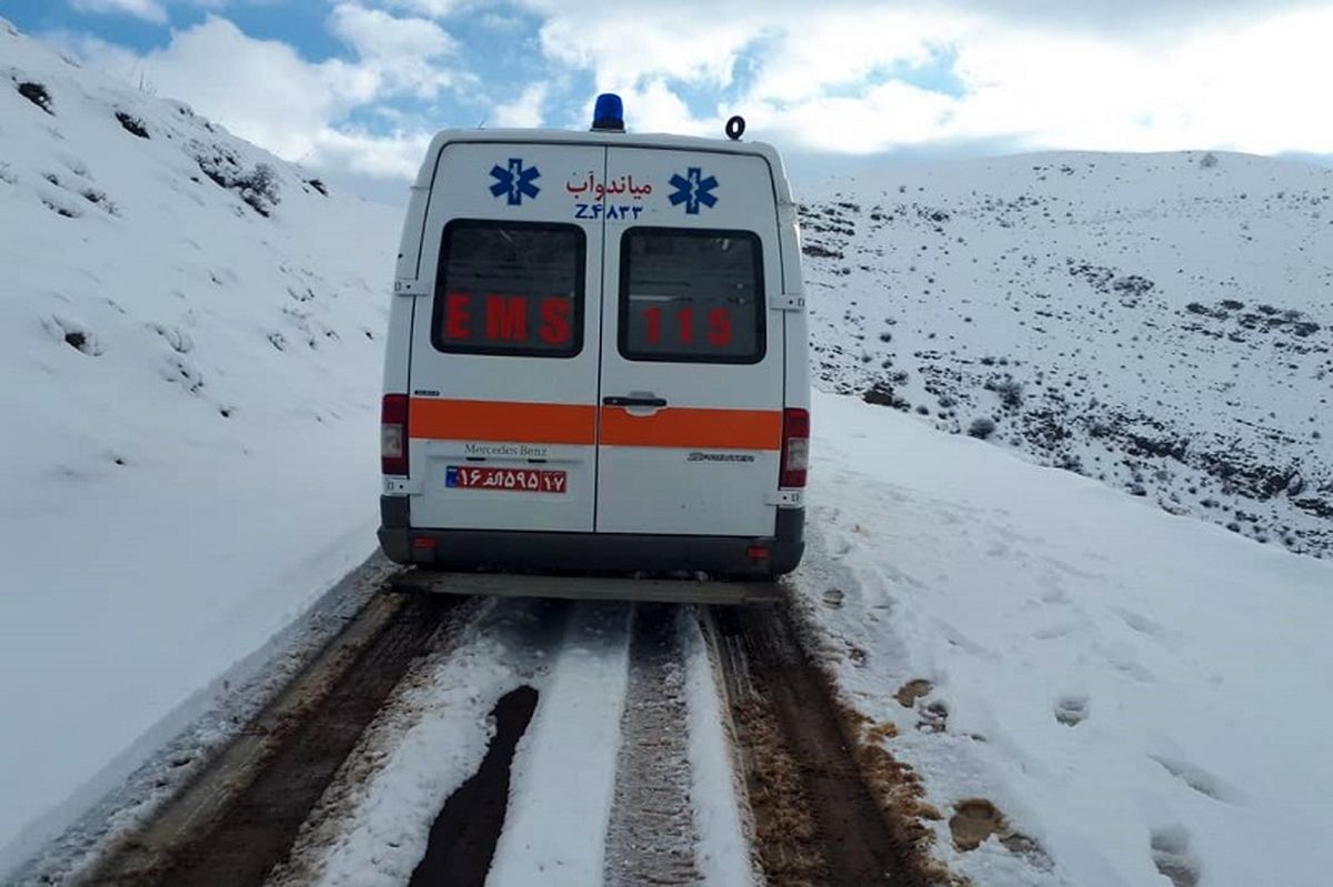 ۳۹ مادر باردار در آذربایجان‌غربی از محاصره برف نجات یافتند