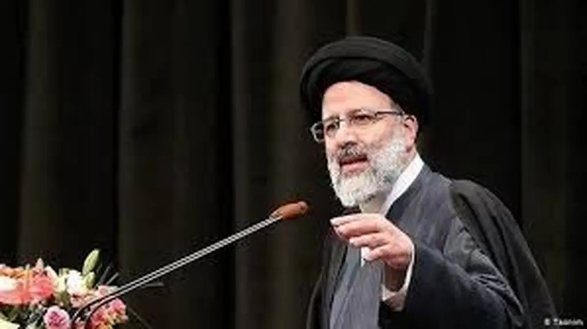 انتقاد صریح یک دانشجو از رهبر انقلاب در حضور رئیس قوه قضائیه / فیلم