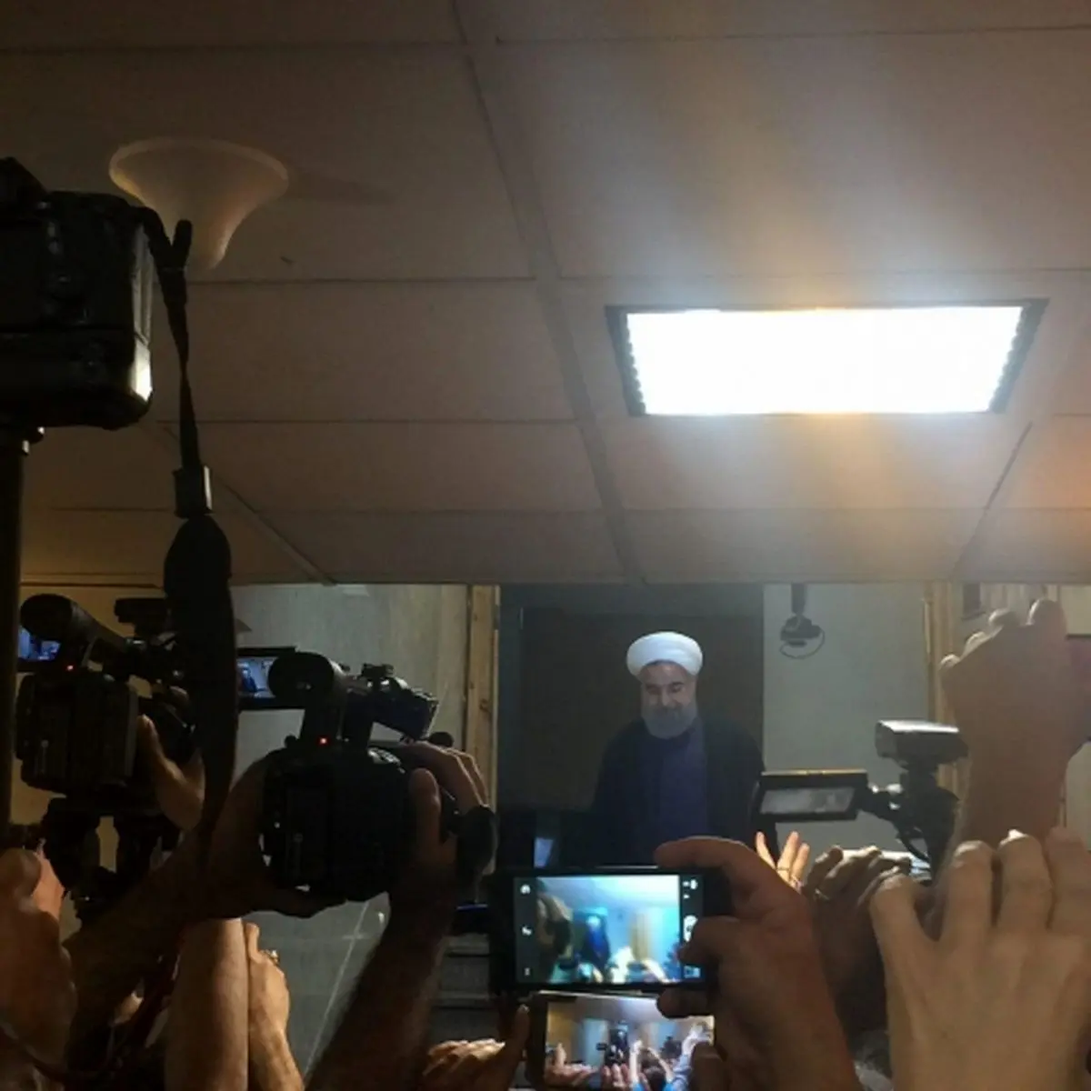 فیلم/ روحانی در رقابت ریاست جمهوری ثبت نام کرد