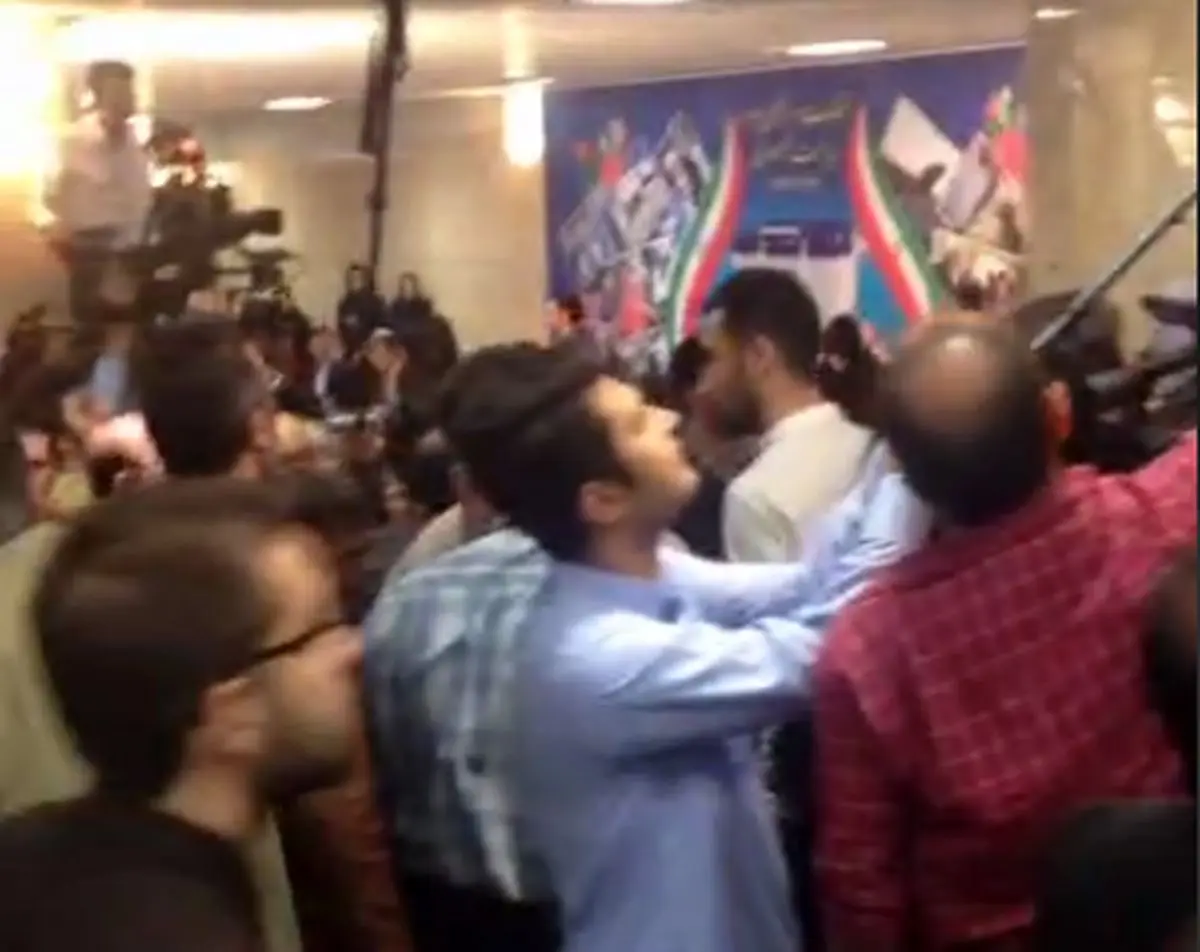 فیلم/ ازدحام شدید خبرنگاران با ورود روحانی به ساختمان فاطمی