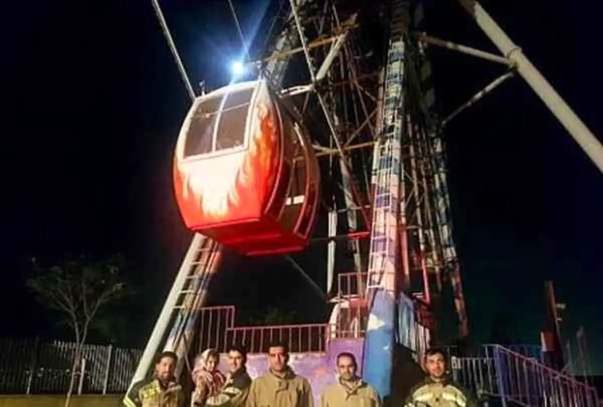 نجات باران سه ساله از ارتفاع در شهر‌بازی