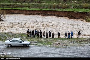 تماشای سیل فاجعه آفرید/۳ کشته در سیل آذرشهر/آب ۵ خودرو با سرنشینانش را بُرد