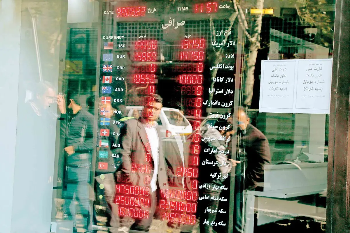 زورآزمایی میردامادی‌ها در چهارراه استانبول/ دلار رفت و برگشت