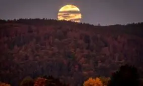 امشب؛ مشاهده پدیده جذاب آخرین اَبَرماه ۲۰۱۹ را از دست ندهید/ عکس