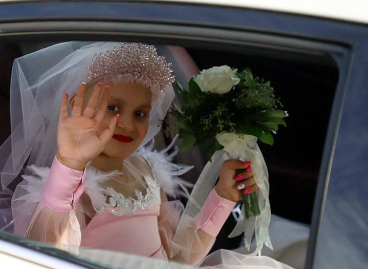 تصاویر| تحقق رؤیای دختر سرطانی با لباس عروس صورتی در اهواز