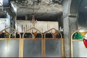 یک امامزاده را در شیراز غارت کردند و به آتش کشیدند