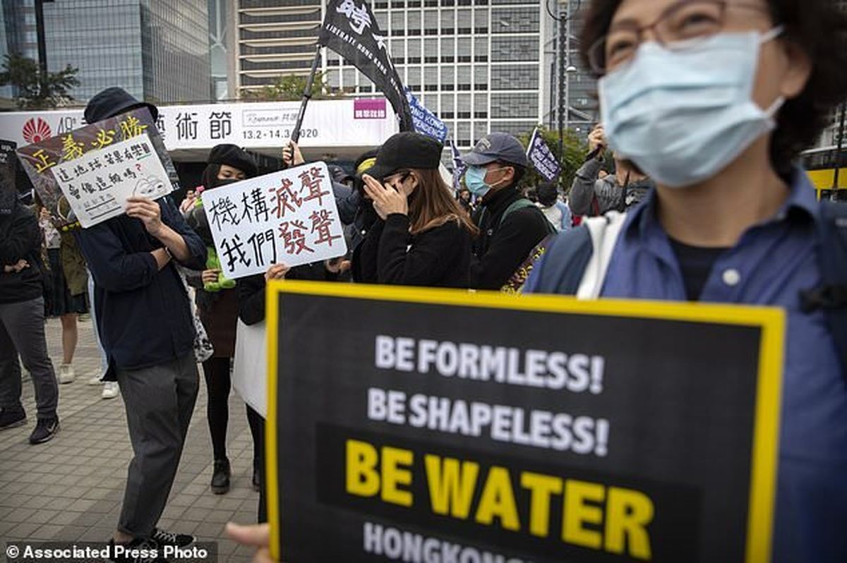 پلیس هدف عشق و خشم در اعتراضات هنگ‌کنگ