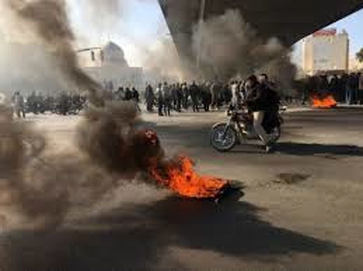 فارس به نقل از یک منبع آگاه: آمار جانباختگان حوادث آبان بسیار کمتر از ۱۵۰۰ نفر است
