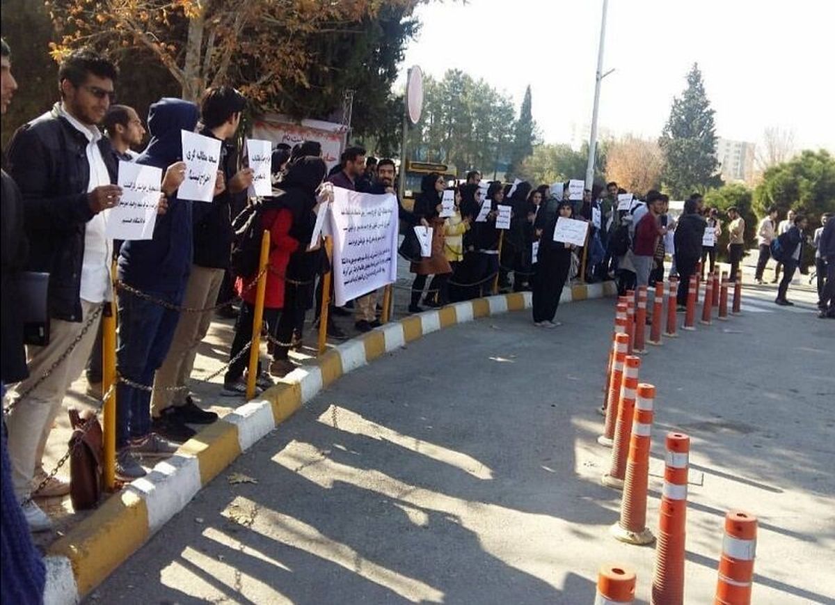 اعتراض برخی دانشجویان دانشگاه شیراز به تصمیم اخراج یک دانشجو / پیگیری شفاف‌سازی فوت استاد بخش زبان و ادبیات انگلیسی علت اخراج است؟