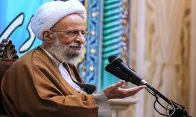آیت‌الله مصباح: مقام معظم رهبری خود را فدای انقلاب و نظام کردند