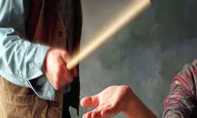 دانش آموزان هنوز کتک می خورند؟