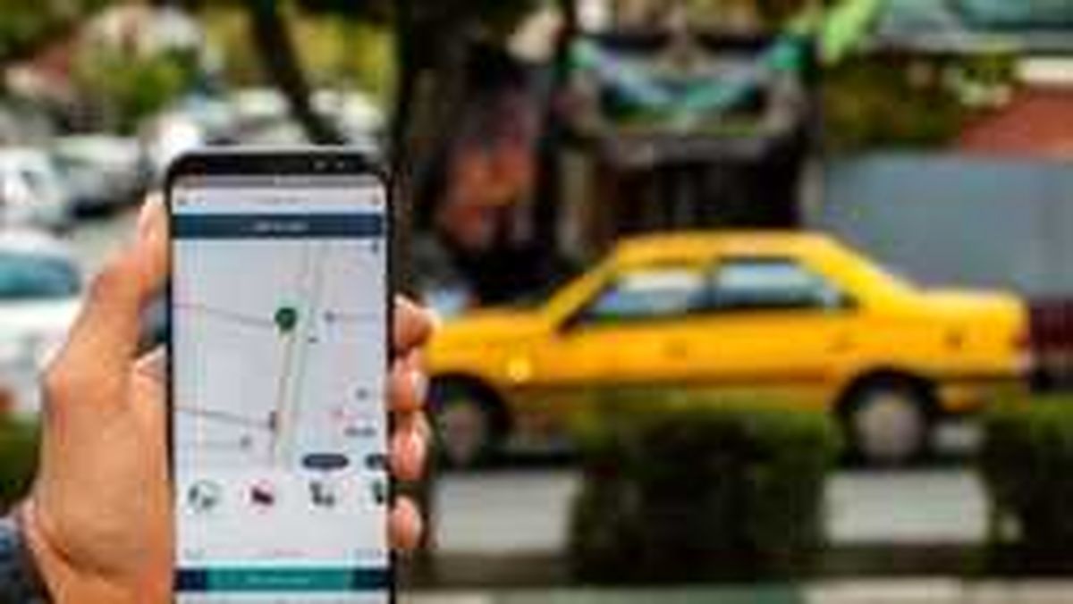 تعیین تکلیف سهمیه بنزین تاکسیهای اینترنتی/ دست شرکتها در پرداخت اعتبار برداشت سوخت کوتاه است