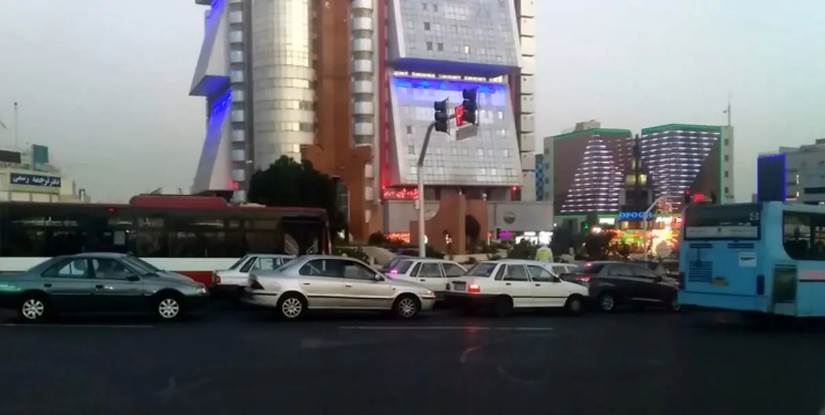 در «روز چهلم کشته‌شدگان ناآرامی‌های اخیر»، در شهرقدس، بومهن، اسلامشهر، ملارد، مارلیک و سر آسیاب آرامش حکم‌فرما بود / حضور ماموران پلیس در میدان تجریش / حضور پلیس و بسیج در خیابان ولیعصر(عج) شهریار