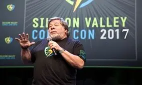 اپل، گوگل و فیس‌بوک در سال ۲۰۷۵