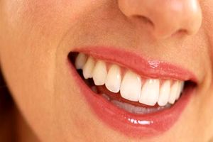 چه عواملی موجب تغییر رنگ دندان‌ها می‌شود؟