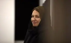 نشان شوالیه فرهنگ و هنر فرانسه برای یک بانوی ایرانی