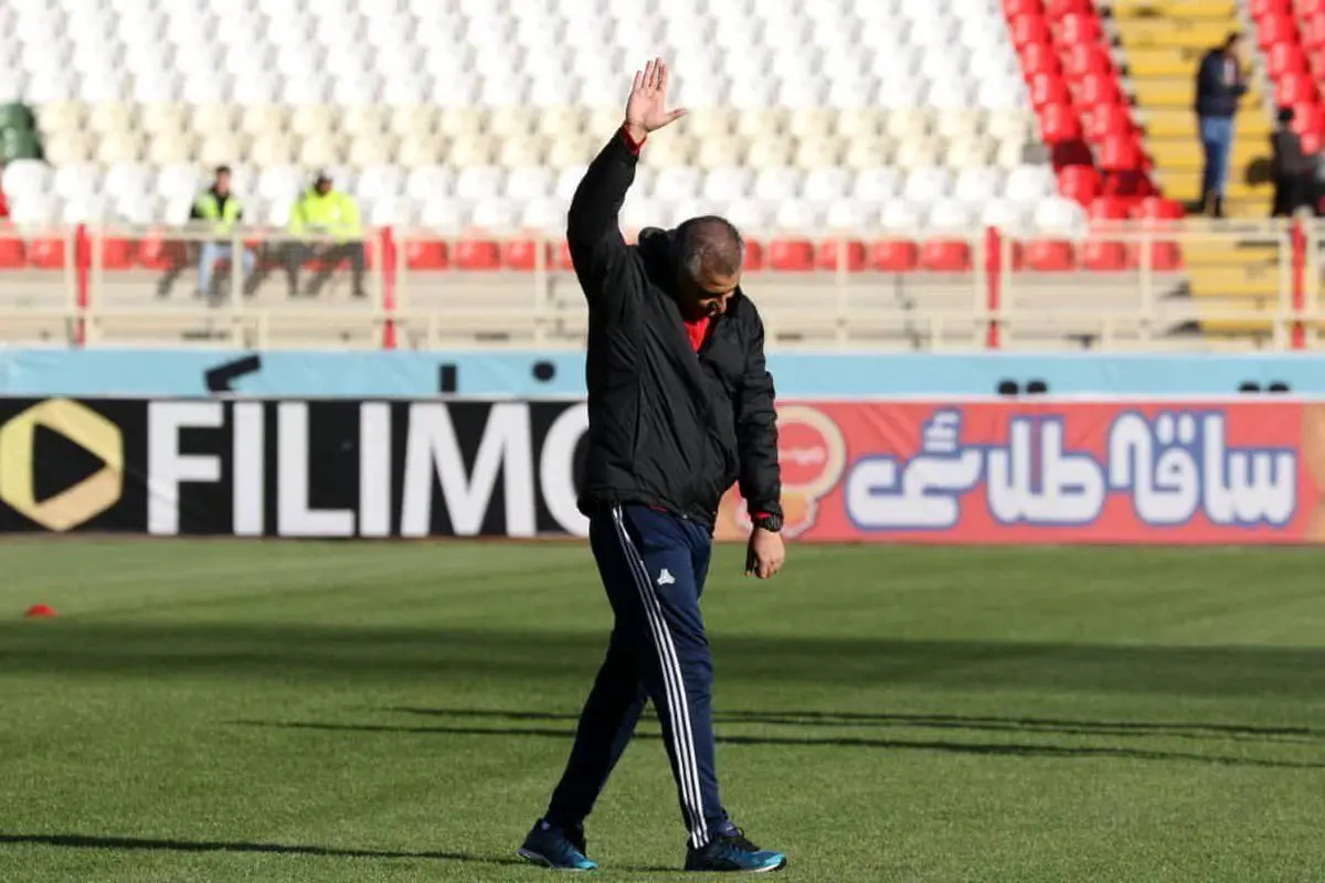 ابقا الهامی روی نیمکت تراکتور