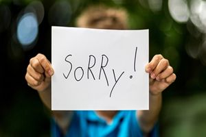 آیا کودکان باید به اجبار ما عذرخواهی کنند یا نه ؟
