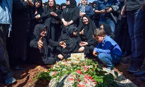 گزارش تصویری/ بدرقه پیکر عارف لرستانی تا زادگاه پدری