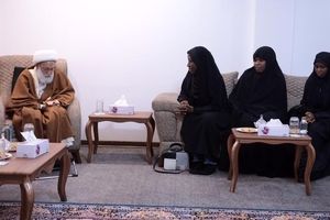 دختران رهبر شیعیان نیجریه در قم با رهبر شیعیان بحرین دیدار کردند