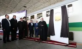 روحانی با قطار شهری به هشتگرد رفت / افتتاح قطار برقی گلشهر به شهر جدید هشتگرد + عکس
