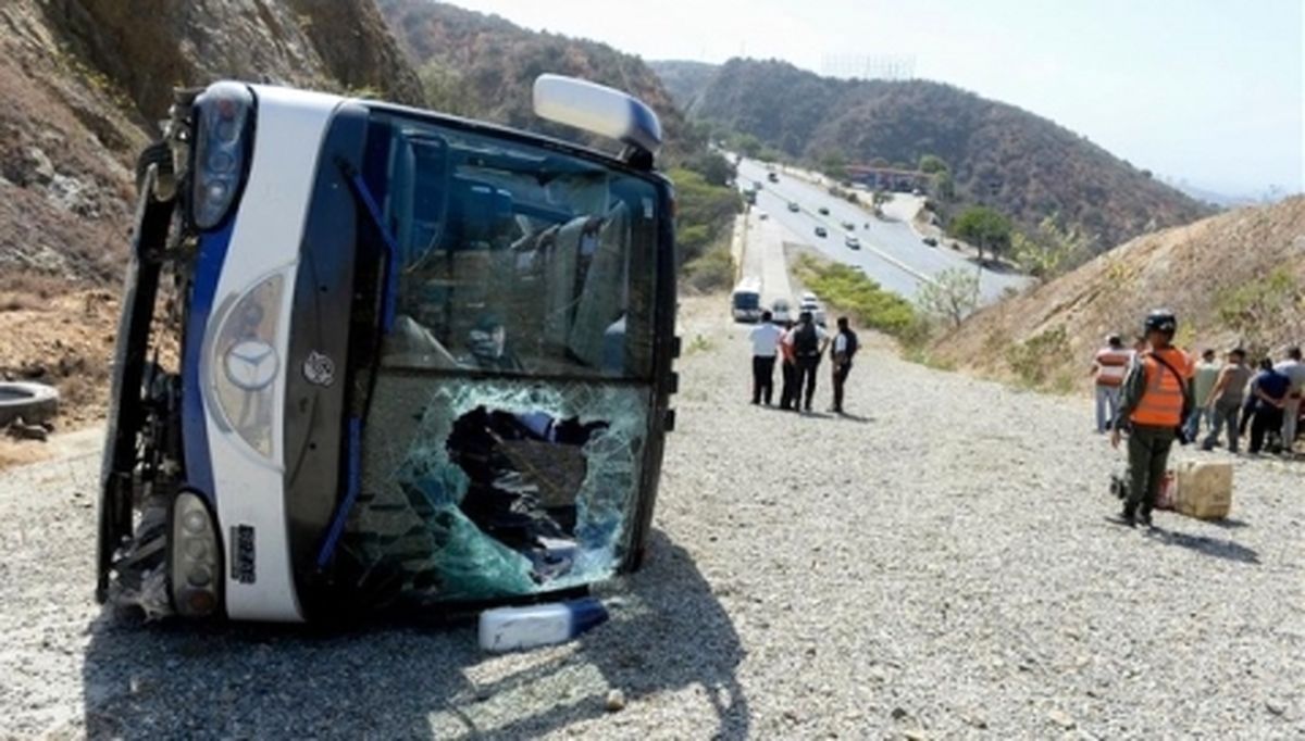 ۴ کشته در حادثه واژگونی اتوبوس مسافربری